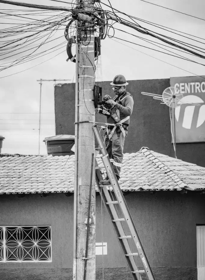 Imagem ilustrativa do curso Auxiliar de Reparos de Linhas e Aparelhos de Telecomunicações